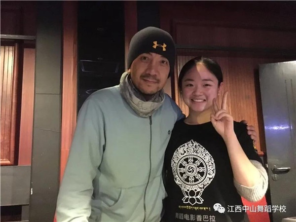 与著名舞蹈家万玛尖措老师的合照